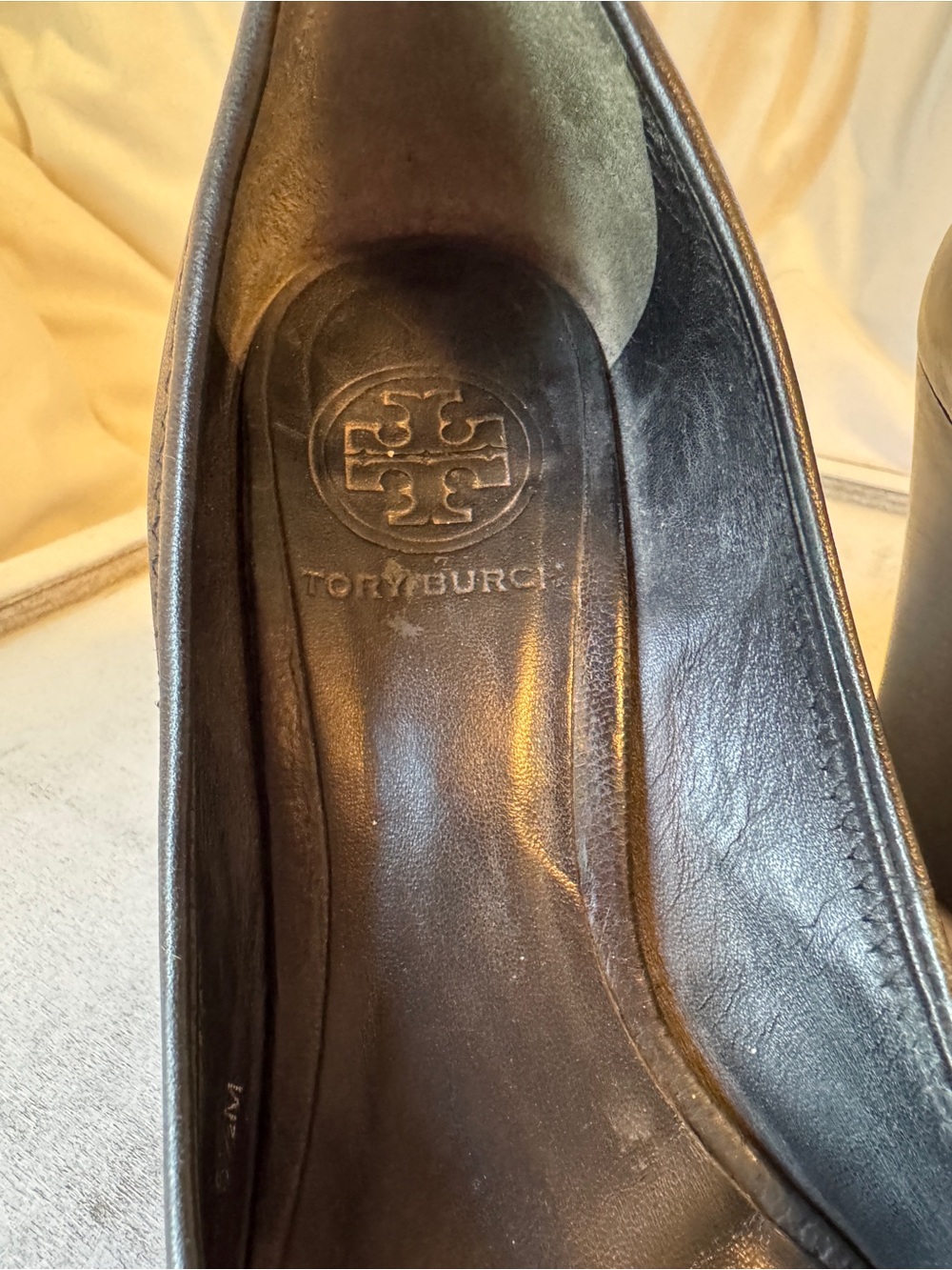 Tory Burch Black Leather Wedge Pumps with Gold Logo Medallion - Picture 5 of 6